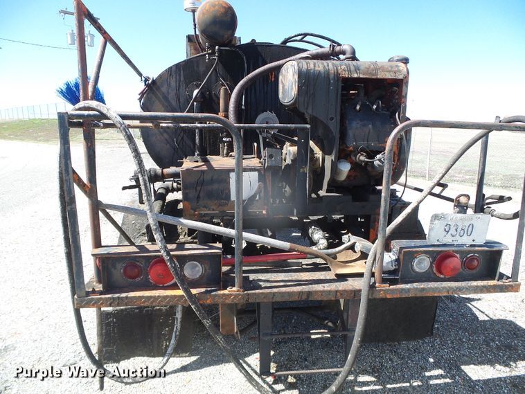 image for item GR9430 1970 GMC 5500  oil distributor truck