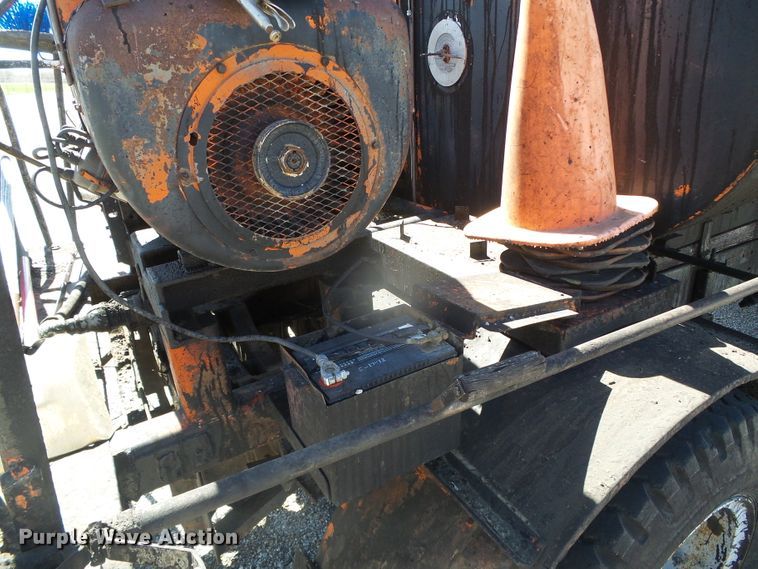 image for item GR9430 1970 GMC 5500  oil distributor truck