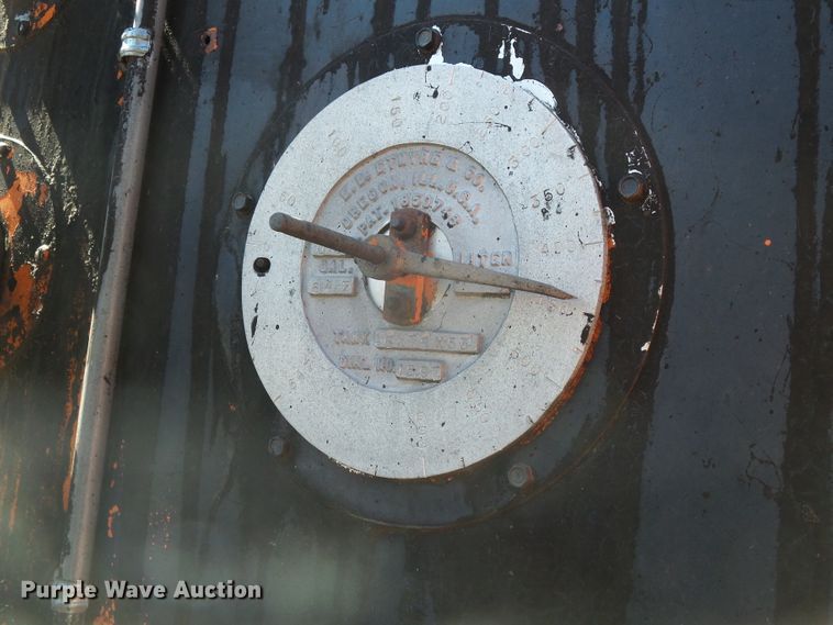 image for item GR9430 1970 GMC 5500  oil distributor truck