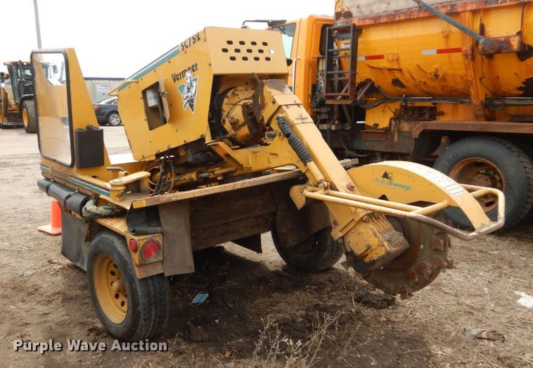 image for item HE9509 Vermeer SC752  stump grinder