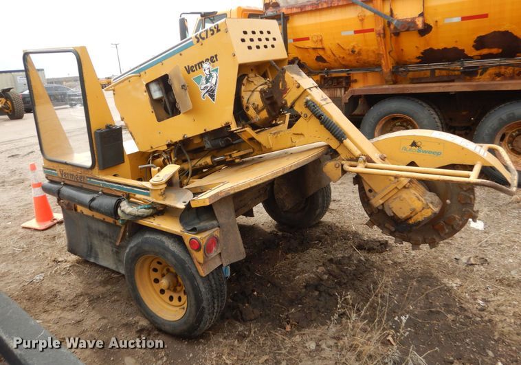 image for item HE9509 Vermeer SC752  stump grinder