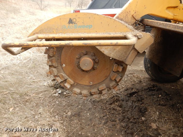 image for item HE9509 Vermeer SC752  stump grinder