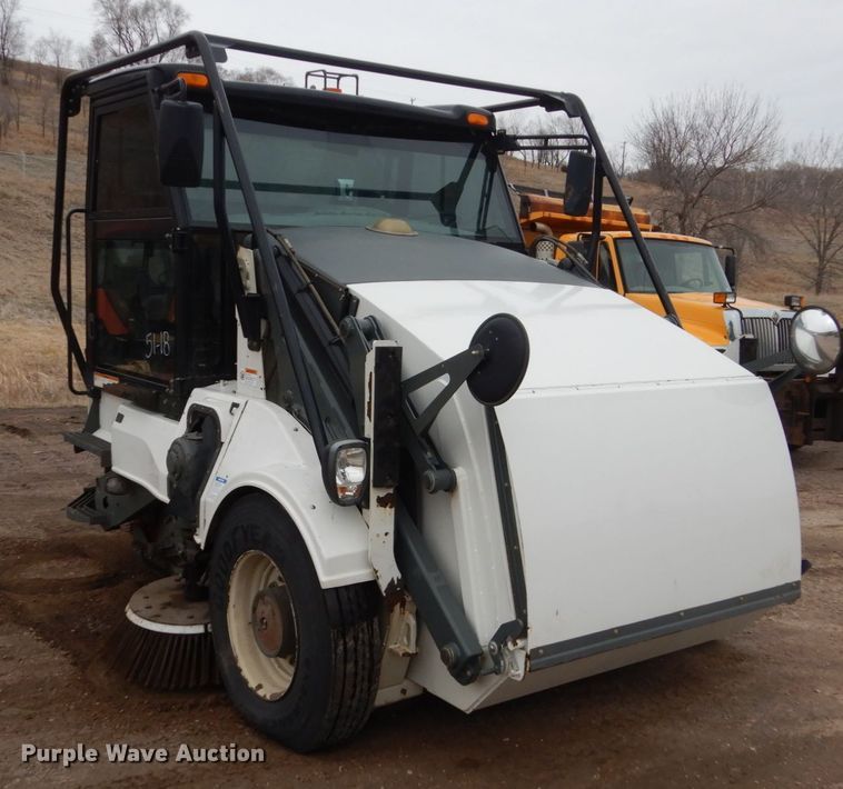 image for item HE9512 2010 Eligin Pelican  sweeper