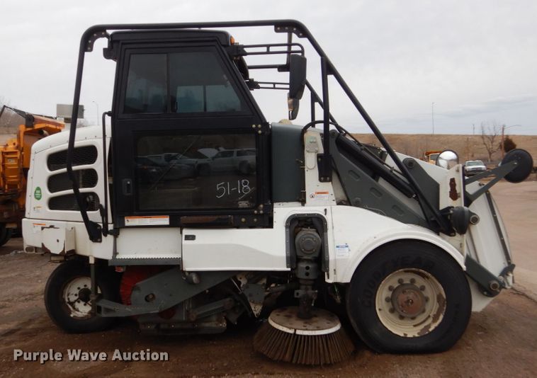 image for item HE9512 2010 Eligin Pelican  sweeper