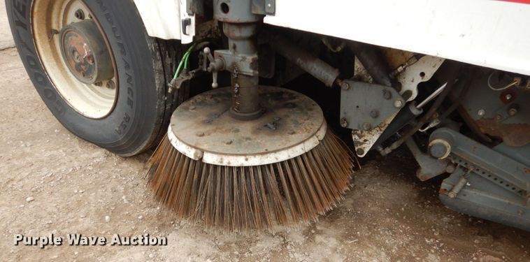 image for item HE9512 2010 Eligin Pelican  sweeper