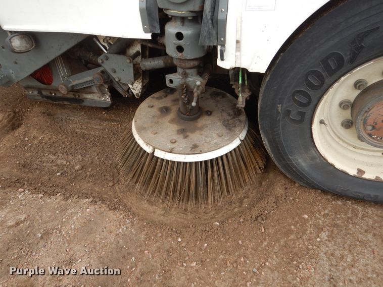 image for item HE9512 2010 Eligin Pelican  sweeper