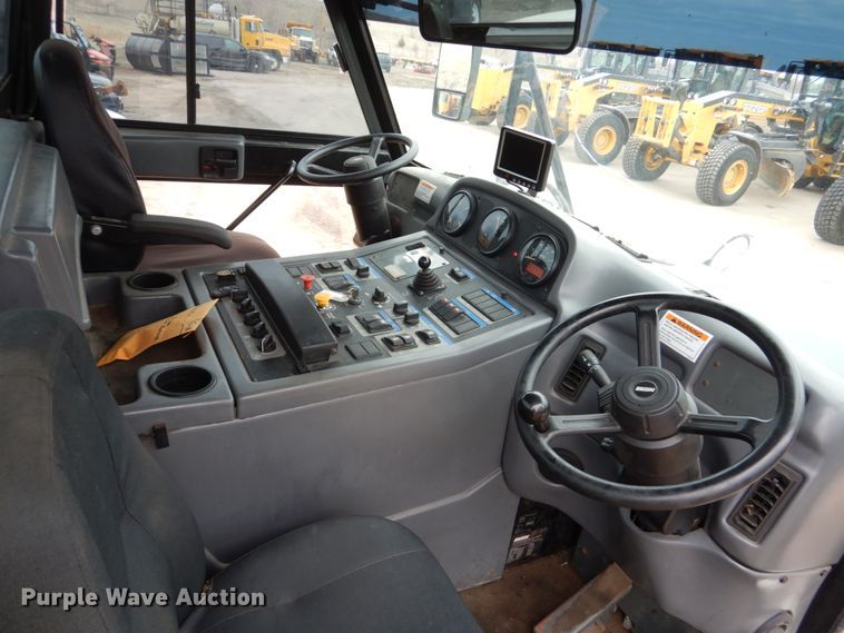 image for item HE9512 2010 Eligin Pelican  sweeper