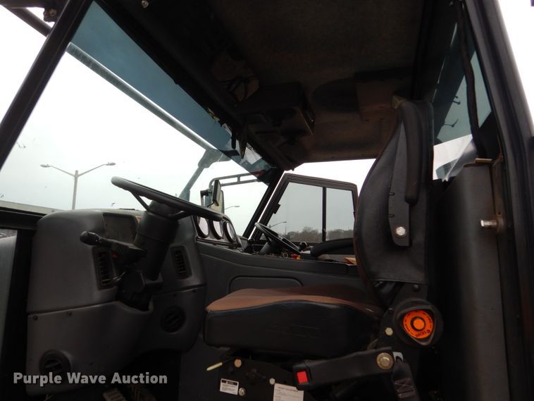 image for item HE9512 2010 Eligin Pelican  sweeper