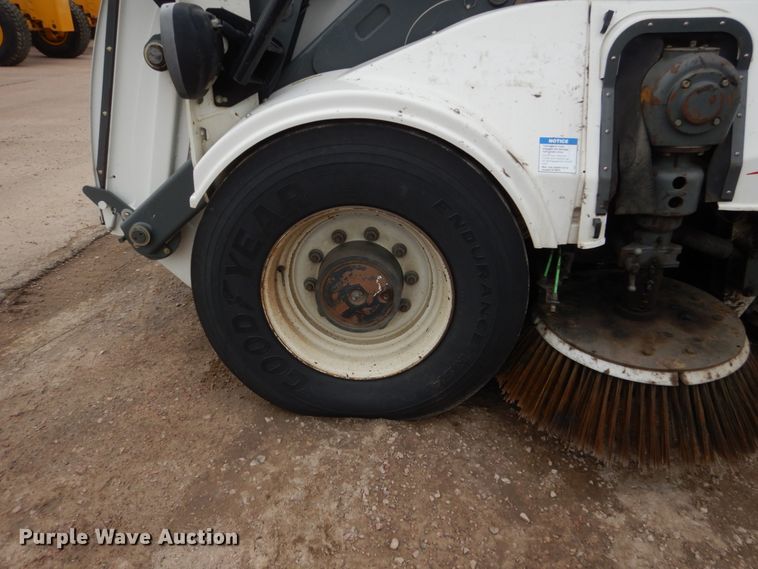 image for item HE9512 2010 Eligin Pelican  sweeper