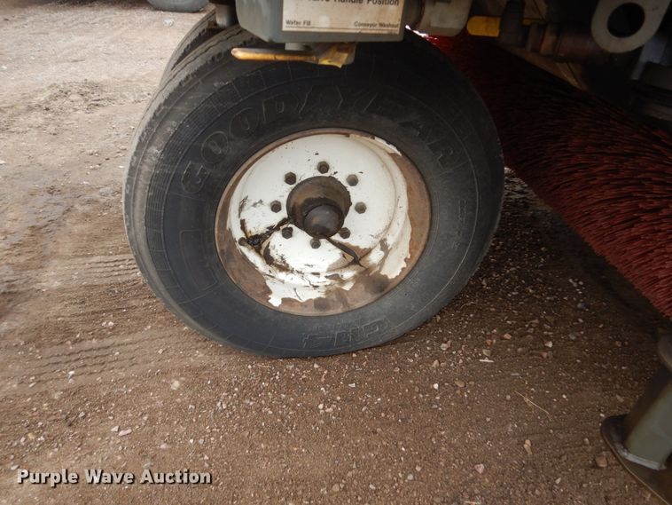 image for item HE9512 2010 Eligin Pelican  sweeper