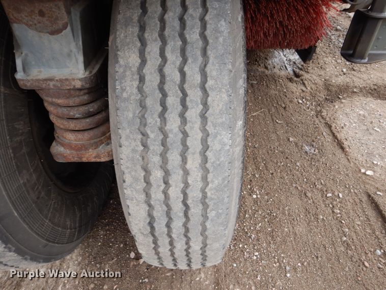 image for item HE9512 2010 Eligin Pelican  sweeper