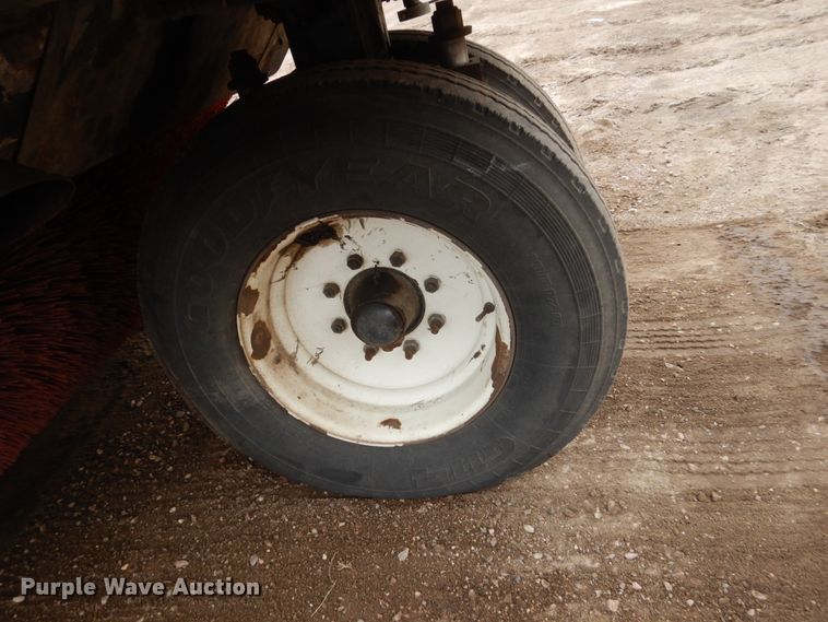 image for item HE9512 2010 Eligin Pelican  sweeper