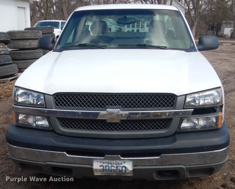image for item HE9558 2004 Chevrolet Silverado 1500  pickup truck