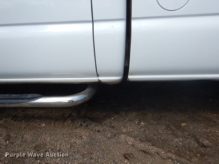 image for item HE9558 2004 Chevrolet Silverado 1500  pickup truck