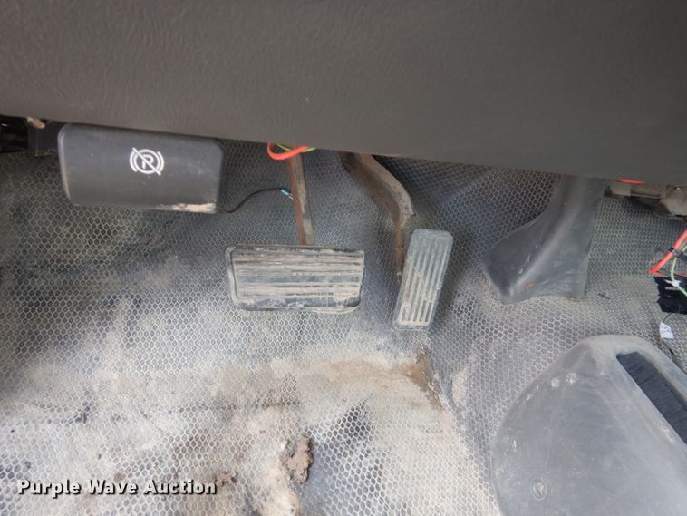 image for item HE9558 2004 Chevrolet Silverado 1500  pickup truck