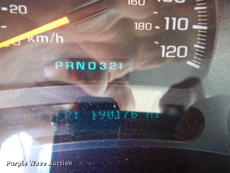 image for item HE9558 2004 Chevrolet Silverado 1500  pickup truck