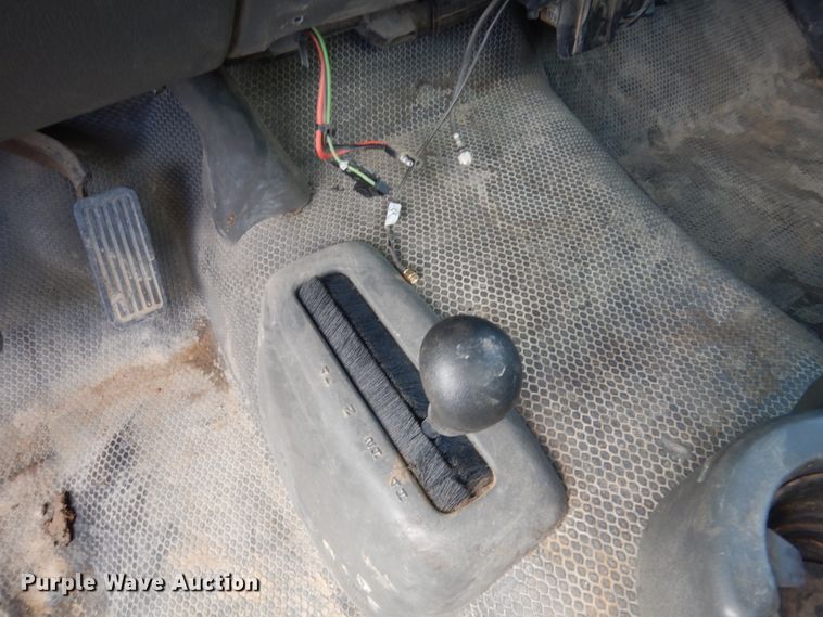 image for item HE9558 2004 Chevrolet Silverado 1500  pickup truck