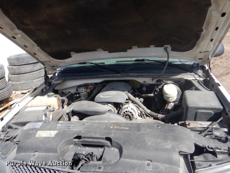 image for item HE9558 2004 Chevrolet Silverado 1500  pickup truck