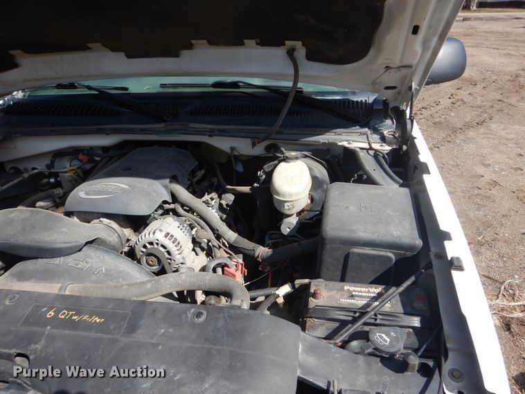 image for item HE9558 2004 Chevrolet Silverado 1500  pickup truck