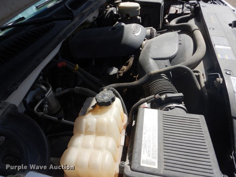 image for item HE9558 2004 Chevrolet Silverado 1500  pickup truck