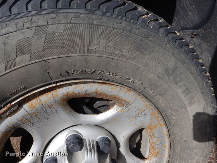 image for item HE9558 2004 Chevrolet Silverado 1500  pickup truck