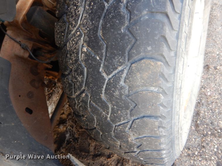 image for item HE9558 2004 Chevrolet Silverado 1500  pickup truck