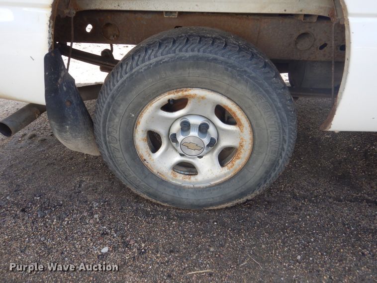 image for item HE9558 2004 Chevrolet Silverado 1500  pickup truck