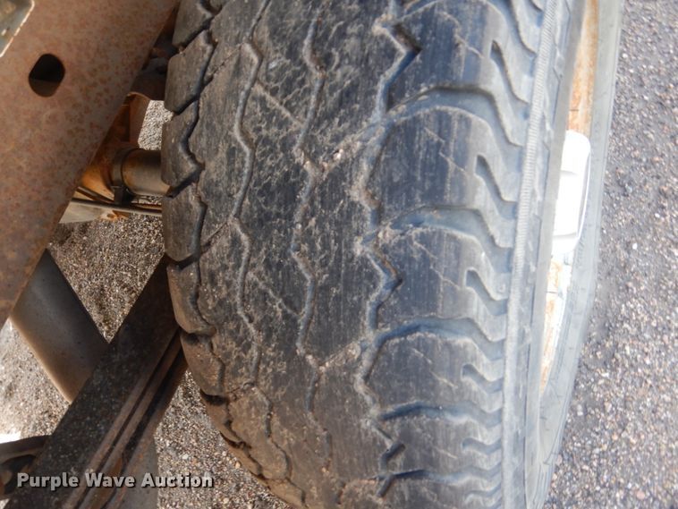 image for item HE9558 2004 Chevrolet Silverado 1500  pickup truck