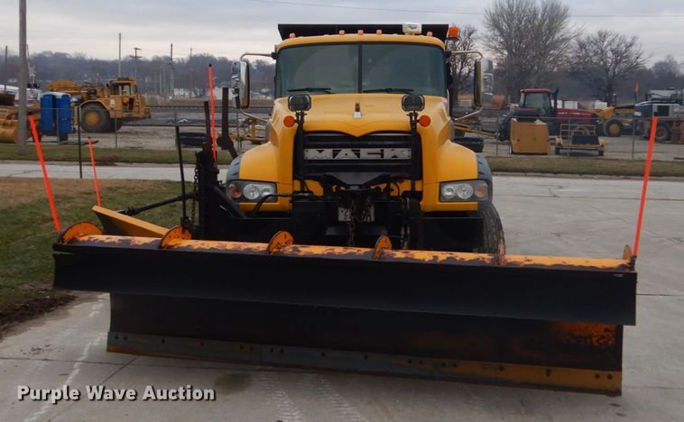 image for item HE9559 2011 Mack GU  dump truck