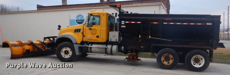 image for item HE9559 2011 Mack GU  dump truck