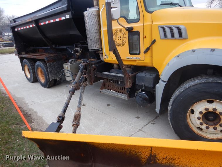 image for item HE9559 2011 Mack GU  dump truck