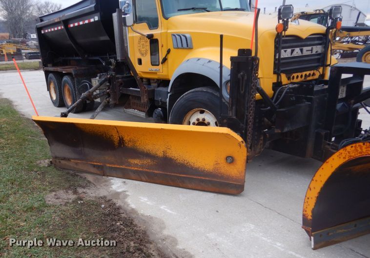 image for item HE9559 2011 Mack GU  dump truck