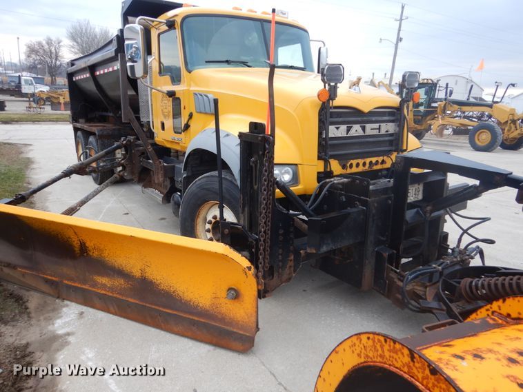 image for item HE9559 2011 Mack GU  dump truck