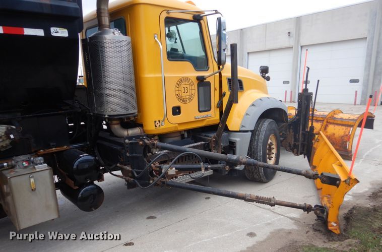 image for item HE9559 2011 Mack GU  dump truck