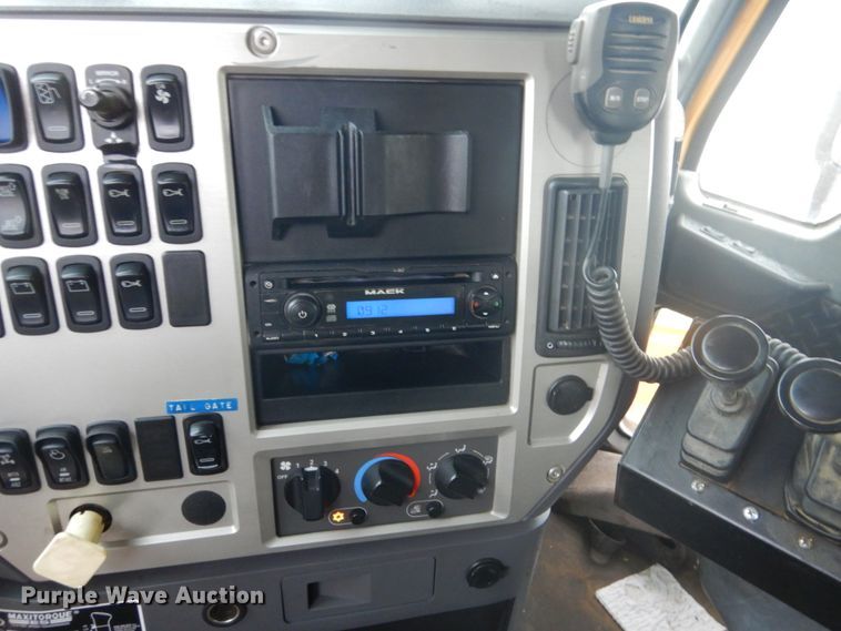 image for item HE9559 2011 Mack GU  dump truck