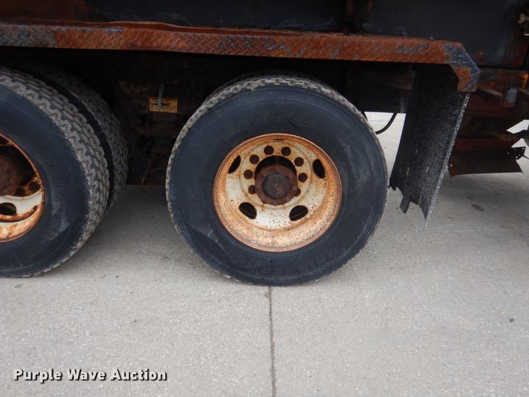 image for item HE9559 2011 Mack GU  dump truck