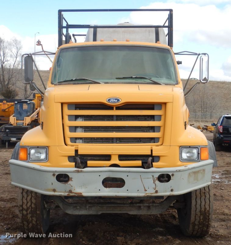 image for item HE9562 1998 Ford LT8000  hydroseeder truck