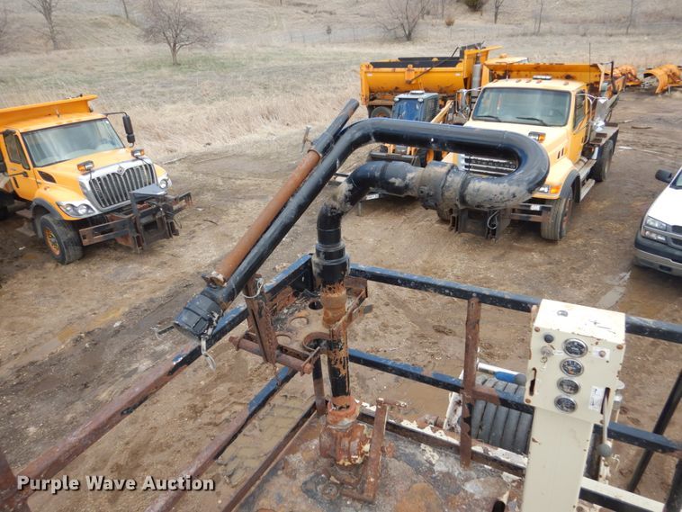 image for item HE9562 1998 Ford LT8000  hydroseeder truck