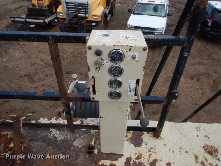 image for item HE9562 1998 Ford LT8000  hydroseeder truck