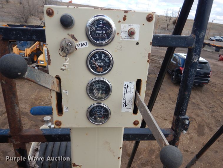 image for item HE9562 1998 Ford LT8000  hydroseeder truck