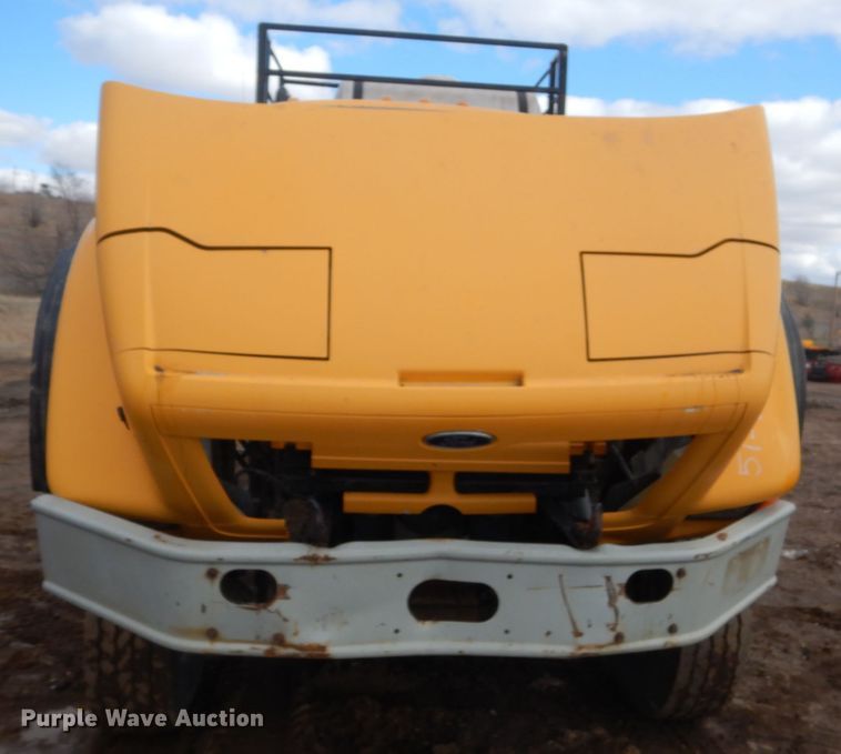 image for item HE9562 1998 Ford LT8000  hydroseeder truck