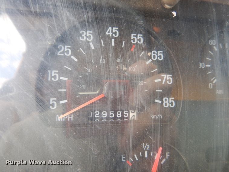 image for item HE9562 1998 Ford LT8000  hydroseeder truck