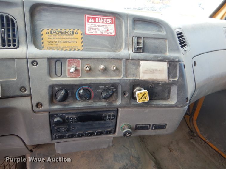 image for item HE9562 1998 Ford LT8000  hydroseeder truck