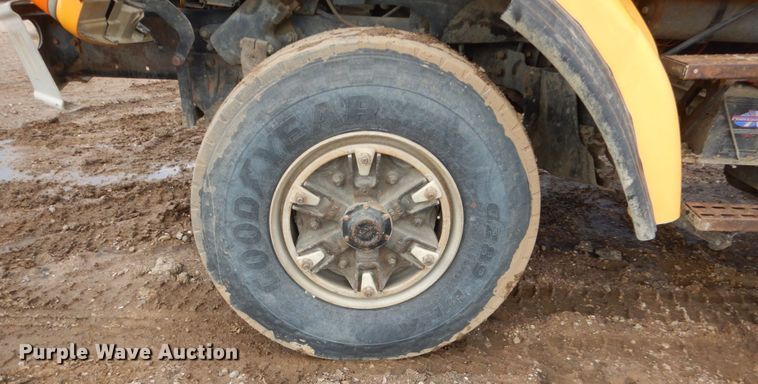 image for item HE9562 1998 Ford LT8000  hydroseeder truck