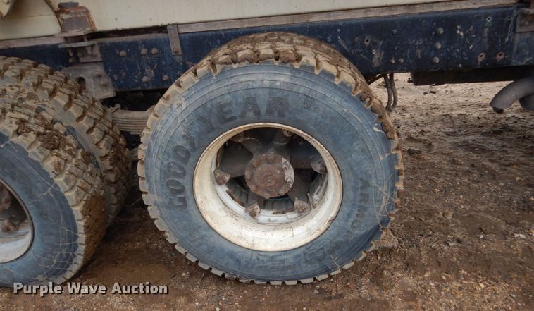 image for item HE9562 1998 Ford LT8000  hydroseeder truck