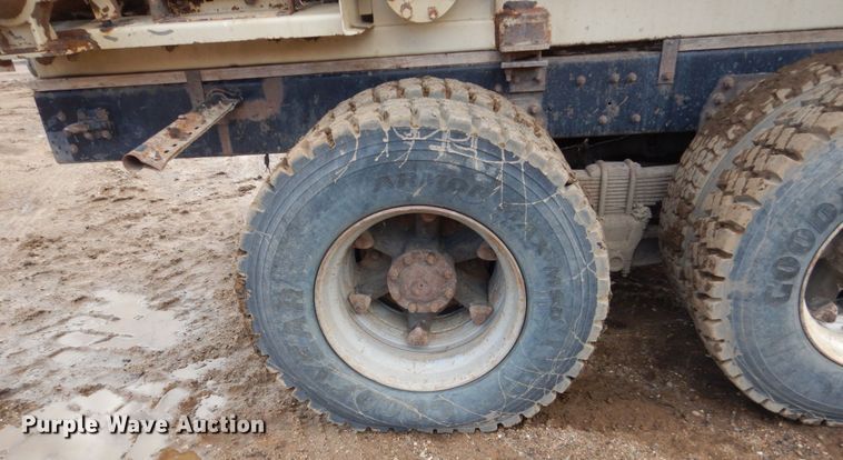 image for item HE9562 1998 Ford LT8000  hydroseeder truck