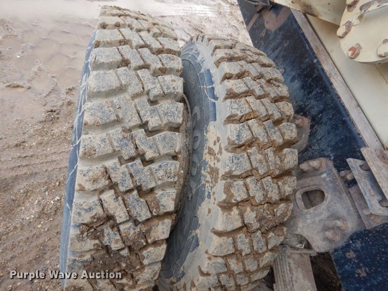 image for item HE9562 1998 Ford LT8000  hydroseeder truck