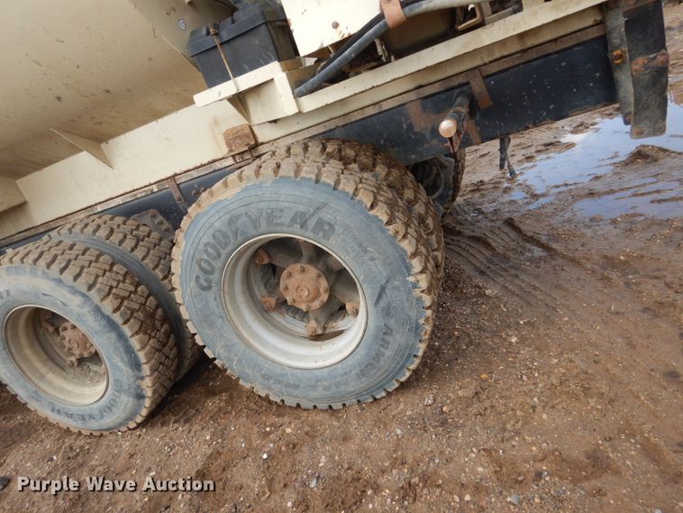 image for item HE9562 1998 Ford LT8000  hydroseeder truck