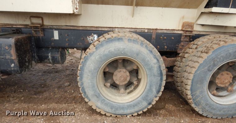 image for item HE9562 1998 Ford LT8000  hydroseeder truck