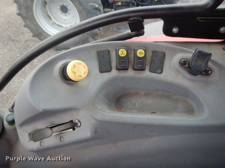 image for item HG9500 2011 McCormick T110 Max  MFWD tractor